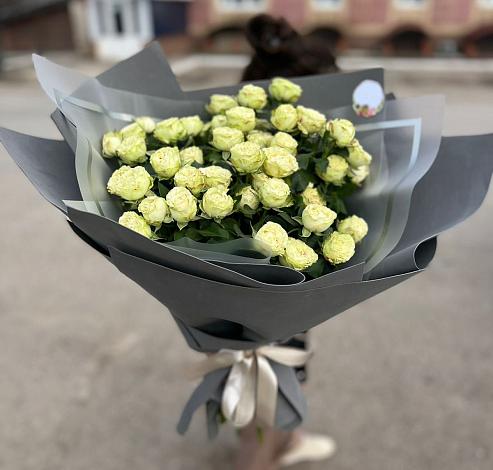 Букет Белые кустовые розы Солинеро в Бабаюрте