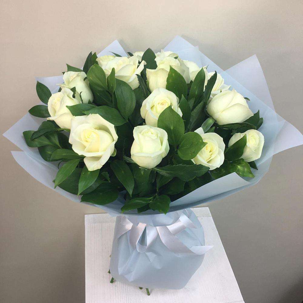Букет 15 Белых роз Проуд в Бабаюрте