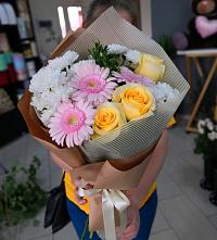 Букет цветов из:  Герберы, Розы и Хризантемы в Бабаюрте