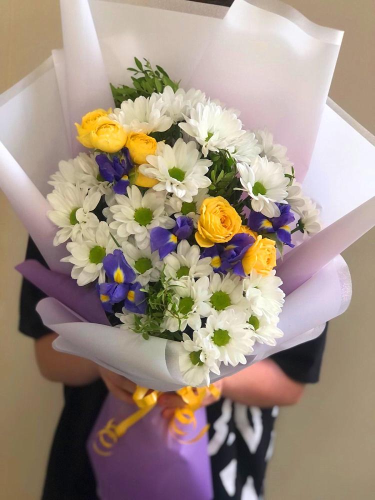 Букет цветов из: Ирисы, Хризантемы и Розы в Бабаюрте