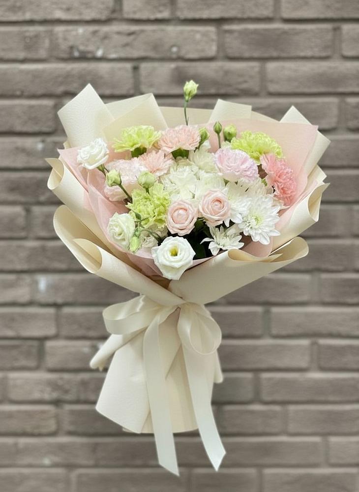 Букет цветов из: Гвоздики, Розы, Лизиантусы и Хризантемы в Бабаюрте