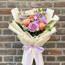 Букет цветов из:  Лизиантусы и Розы в Бабаюрте