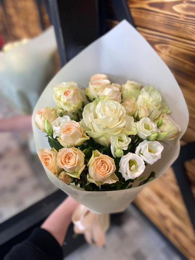 Букет цветов из: Розы и Лизиантусы в Бабаюрте